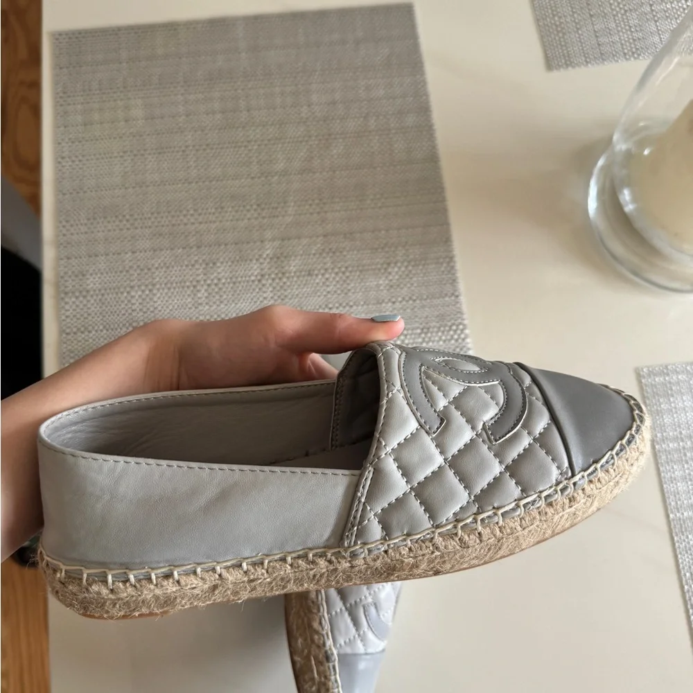 Espadrilles Chanel size 9 - Picture 3 of 4